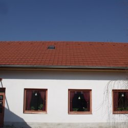 Közösségi szolgáltató ház felújítása és kültéri használati térelemek telepítése