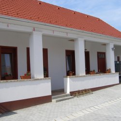 Vendégház kialakítása Nagyharsányban